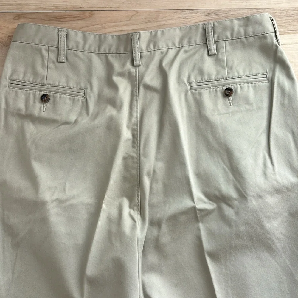 Haggar Mens Khaki Pants. Excellent Condition. 36/38 waist and 34 inch inseam.